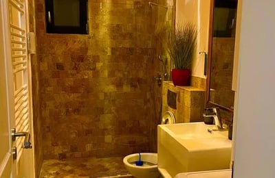 Аренда комфортной 2-комнатной квартиры с двориком, 41 м², Мамаия Норд, Констанца, Румыния